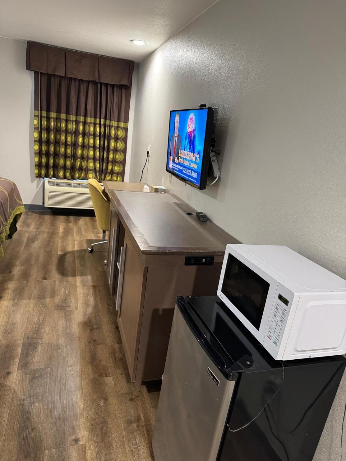 Baker Executive Inn מראה חיצוני תמונה