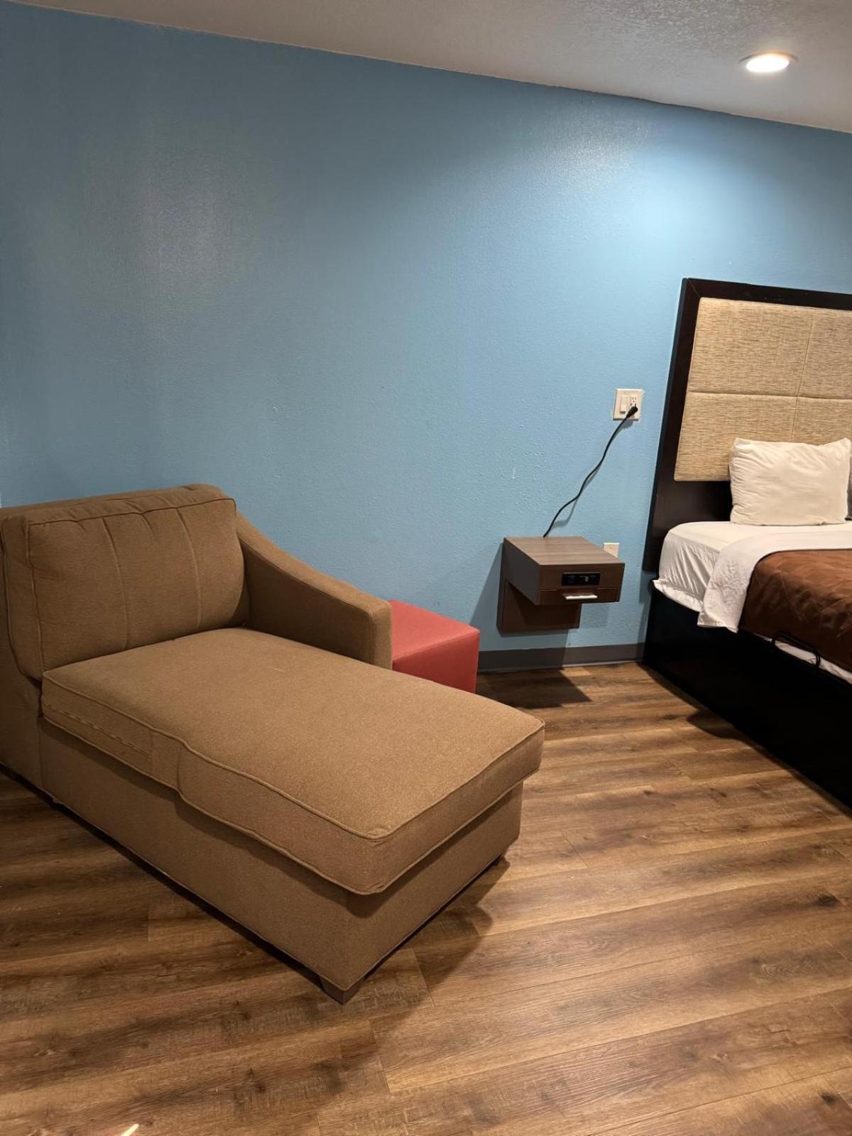 Baker Executive Inn מראה חיצוני תמונה