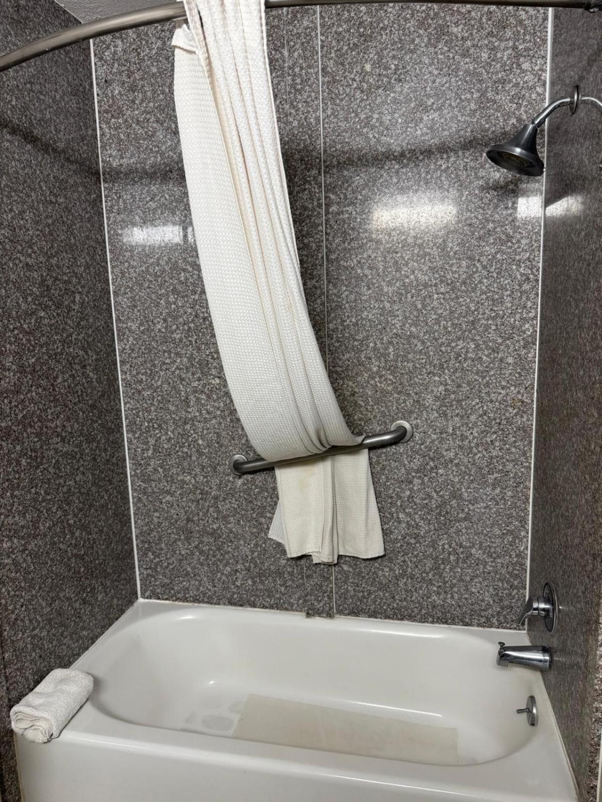Baker Executive Inn מראה חיצוני תמונה