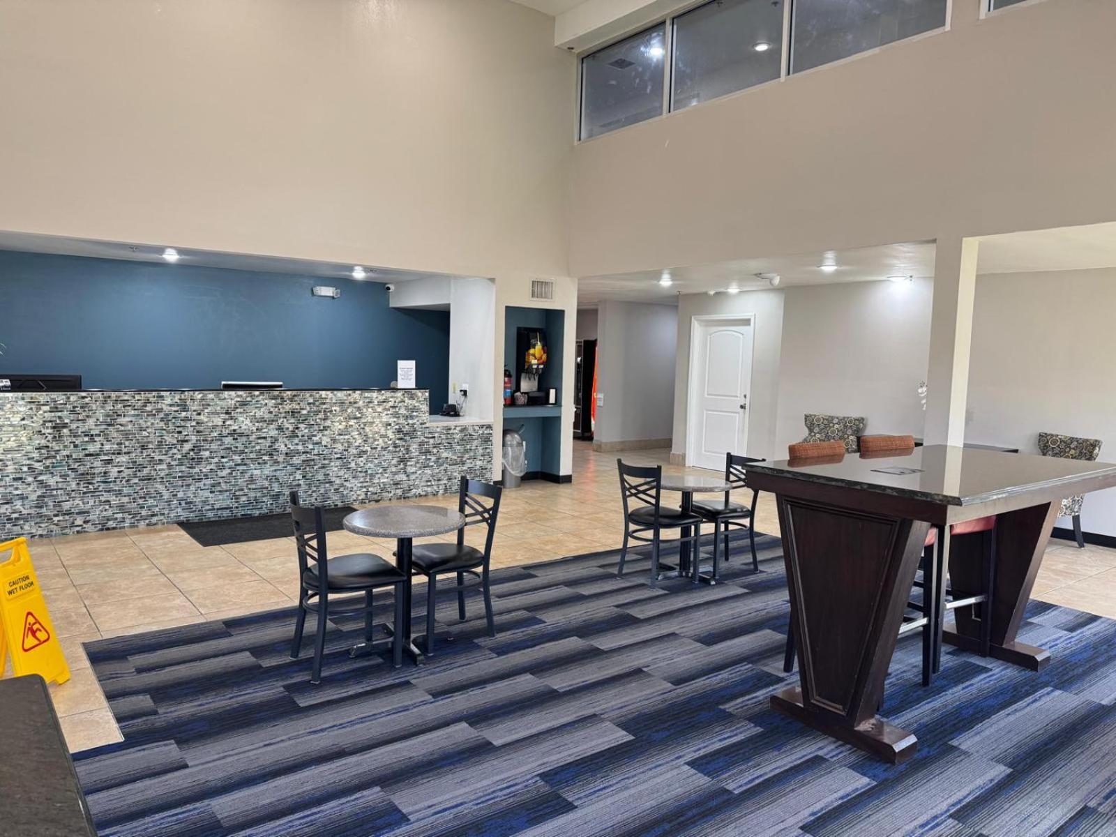 Baker Executive Inn מראה חיצוני תמונה