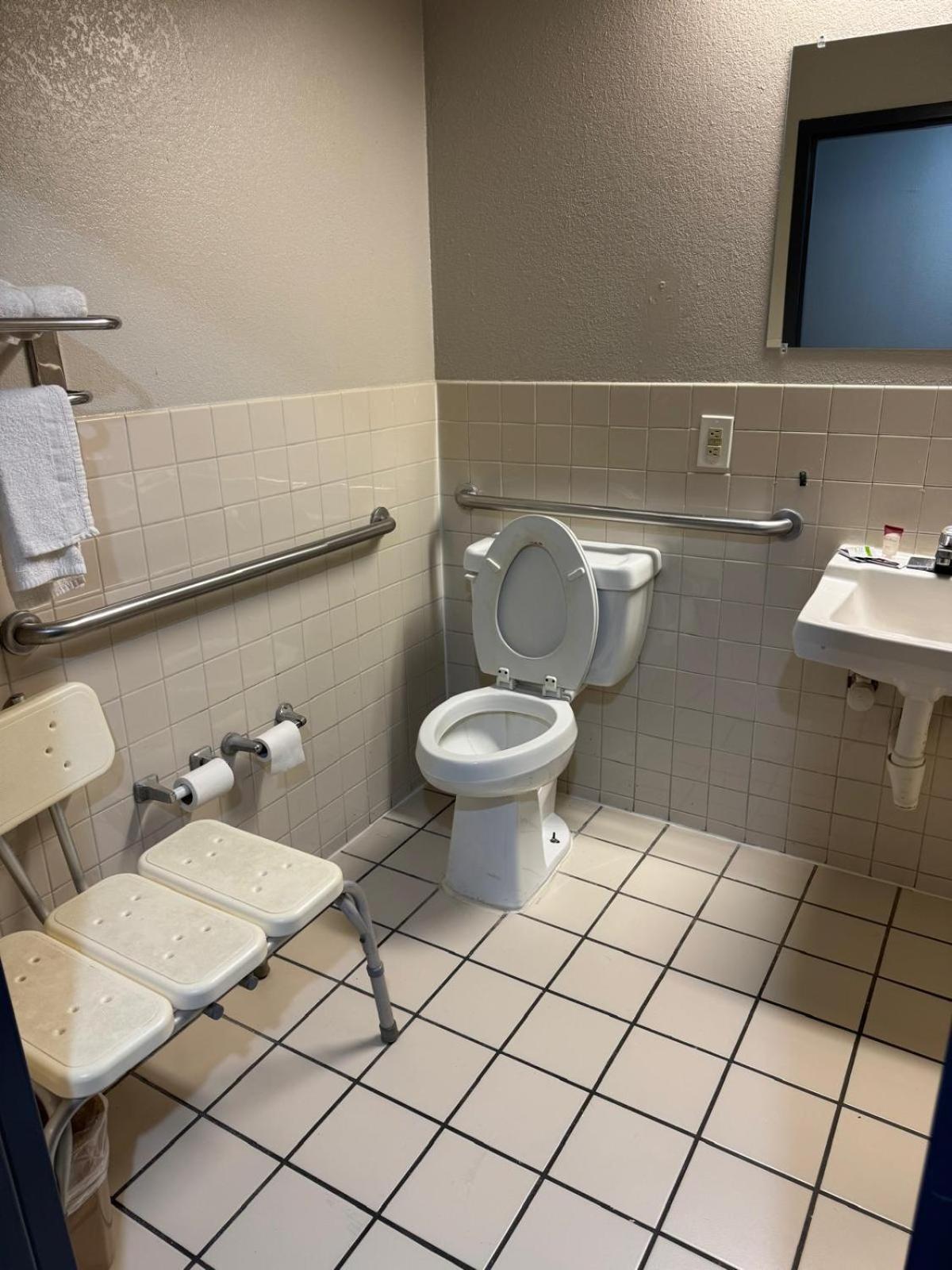 Baker Executive Inn מראה חיצוני תמונה